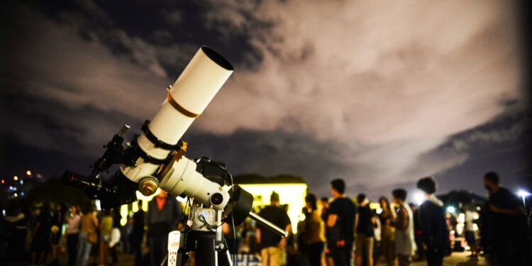 Alinhamento com a Lua torna estrelas Spica e Antares mais visíveis