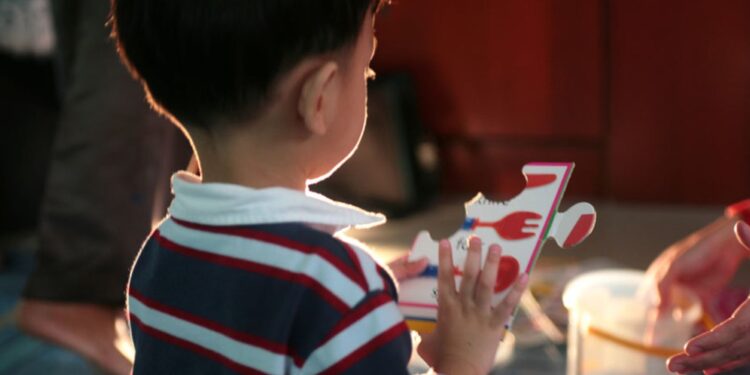 Deputados aprovam 18 de junho como Dia Nacional do Orgulho Autista