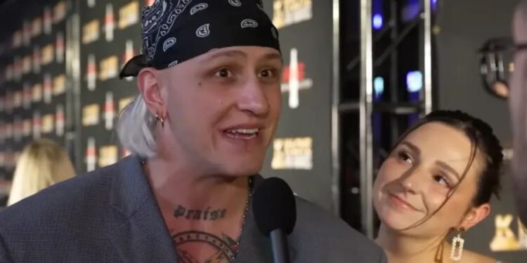 Rapper cristão testemunha cura da esposa após oração: ‘Milagre’