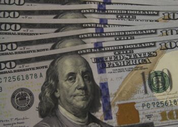 Dólar cai para R$ 5,48 na contramão do mercado externo