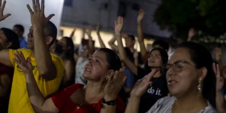 Estudioso estima quando os evangélicos serão maioria no Brasil