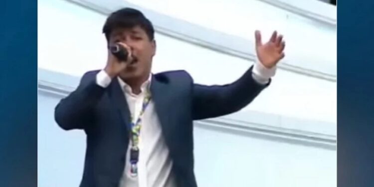 Veja como autista fez do louvor a Deus um meio de superação