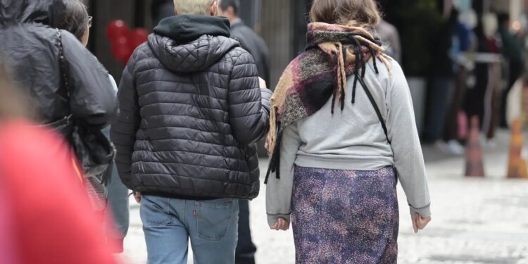 Defesa Civil alerta para ventos fortes na faixa leste de São Paulo