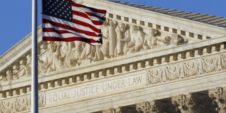 Suprema Corte dos EUA autoriza pais religiosos a retirarem filhos de aulas com livros LGBT