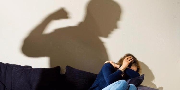 Violência contra a mulher em lares evangélicos liga alerta da igreja