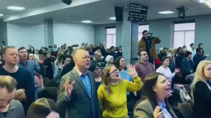 Autoridades russas invadem igrejas batistas e multam pastores na Ucrânia