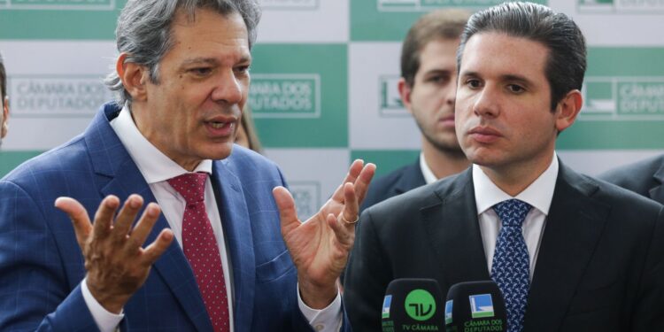 Equipe econômica apresentará a líderes partidários alternativas a IOF