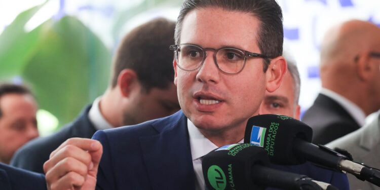 Câmara vai declarar perda do mandato de Zambelli, diz Motta