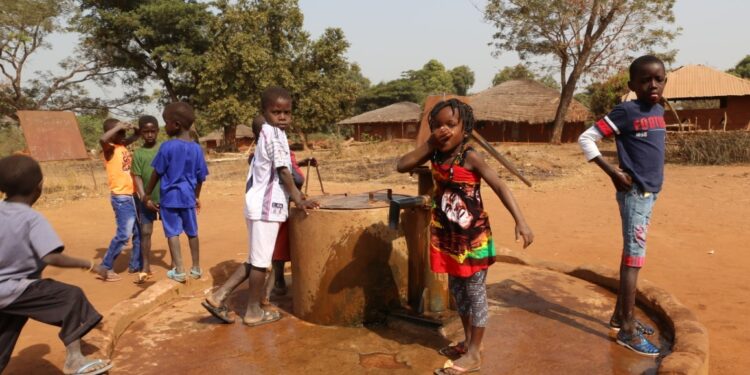 Veja como a oferta de voluntários implantou igreja em Guiné, África