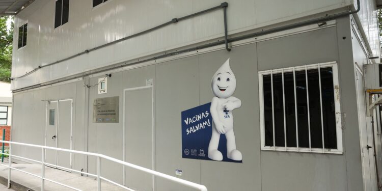 Dia da Imunização: conheça o serviço dos centros de vacinas especiais