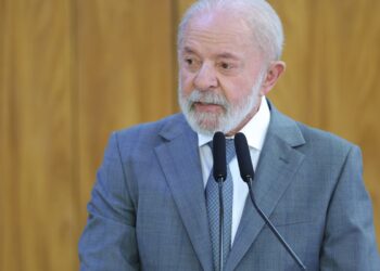 Lula veta aumento de número de deputados na Câmara