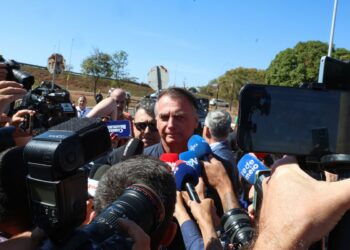 Defesa de Bolsonaro tem até as 21h13 para enviar explicações a Moraes