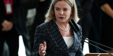 Gleisi diz que sanção dos EUA a Moraes tem repúdio total do governo