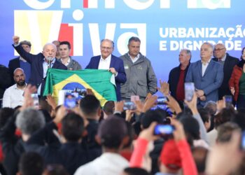 Lula anuncia programa que investirá R$ 4,67 bilhões em bairros pobres