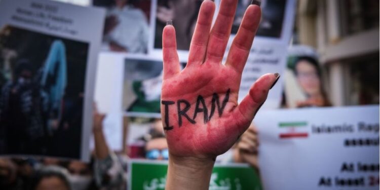 Cristãos ameaçados: Irã intensifica perseguição interna