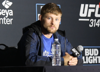 Lutador do UFC fala de sua fé em coletiva de imprensa: “Precisamos de Jesus”