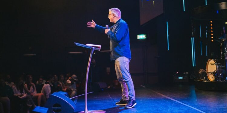 Quase metade dos pastores nos EUA tem um segundo emprego