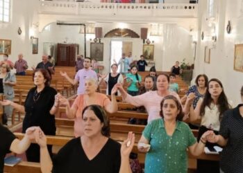 Cristãos se abrigam em igreja durante bombardeios na Síria: “Precisamos de oração”