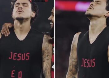Pedro Guilherme comemora gol do Flamengo com camisa “Jesus é suficiente”