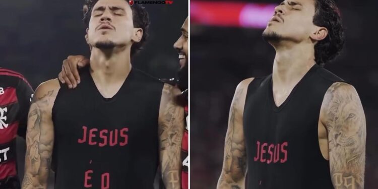 Pedro Guilherme comemora gol do Flamengo com camisa “Jesus é suficiente”