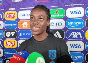 Atleta cristã demonstra sua fé em vitória na Euro Feminina 2025: “Toda glória a Deus”