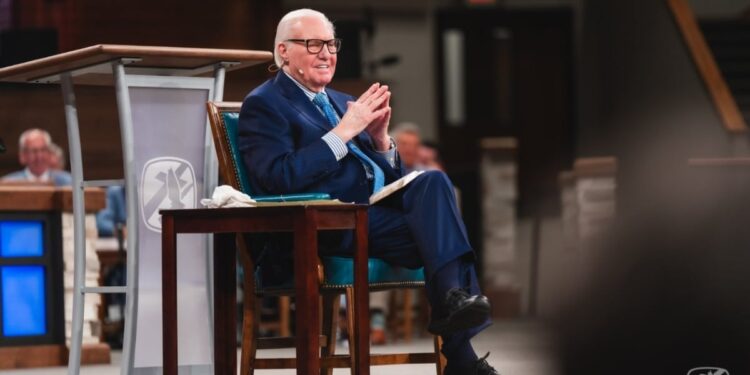 Morre o evangelista Jimmy Swaggart aos 90 anos
