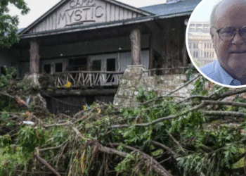 Diretor de acampamento cristão no Texas morreu tentando salvar meninas durante enchentes