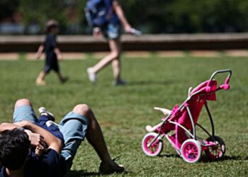 Aumento da licença-paternidade será tema no Congresso após recesso