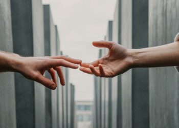 “Deus tem mil formas de parar seu problema, mas Ele quer te ensinar a confiar”, diz pastor