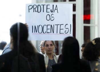 Justiça suspende lei que previa cartazes contra o aborto em unidades de saúde no RJ