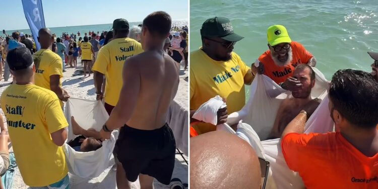 Paralítico é carregado por amigos para se batizar em praia nos EUA