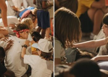 Crianças são tocadas por Deus e oram umas pelas outras em acampamento de férias