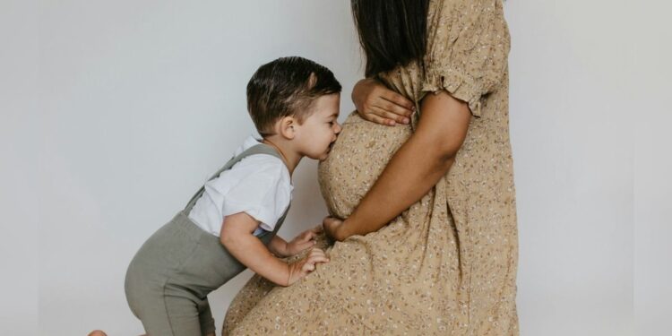 Evangélicas têm mais filhos do que mulheres de outras religiões, aponta IBGE