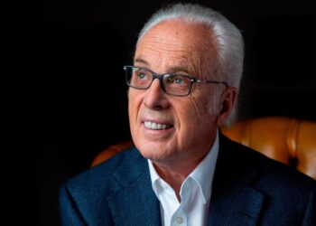 Morre aos 86 anos o pastor John MacArthur, referência na pregação bíblica