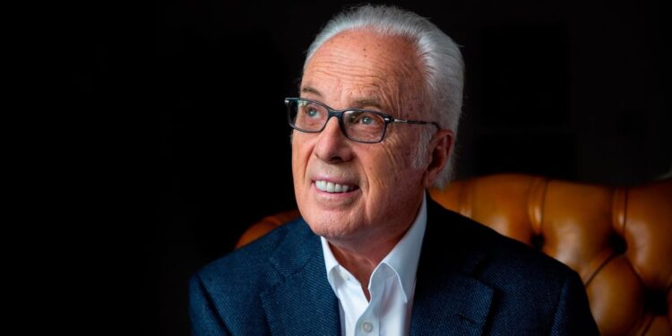Morre aos 86 anos o pastor John MacArthur, referência na pregação bíblica