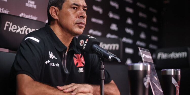 Vitória anuncia contratação do técnico Fabio Carille