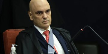 Moraes diz que Eduardo Bolsonaro interfere em processo na Corte