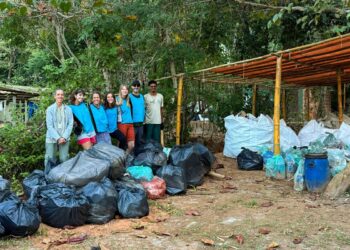 Mutirão em Ilha Grande acha lixo vindo da China, Argentina e Etiópia