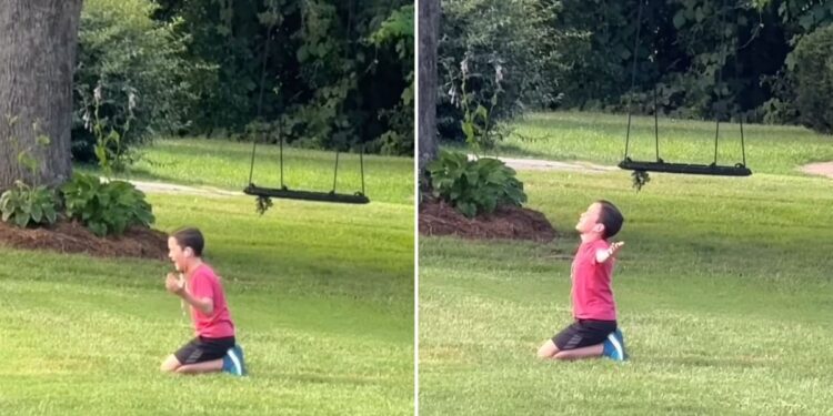 Menino de 9 anos emociona ao adorar a Deus de joelhos no quintal
