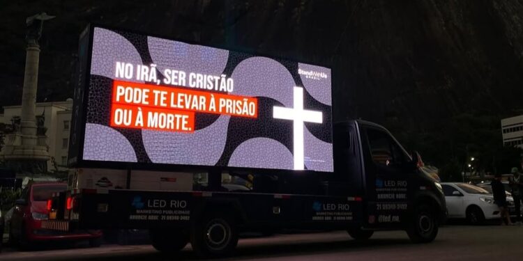 Protesto no Rio alerta sobre perseguição no Irã: “Ser cristão pode te levar à morte”