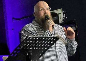 Ex-satanista diz que filhos são protegidos de ataques quando pais oram com autoridade