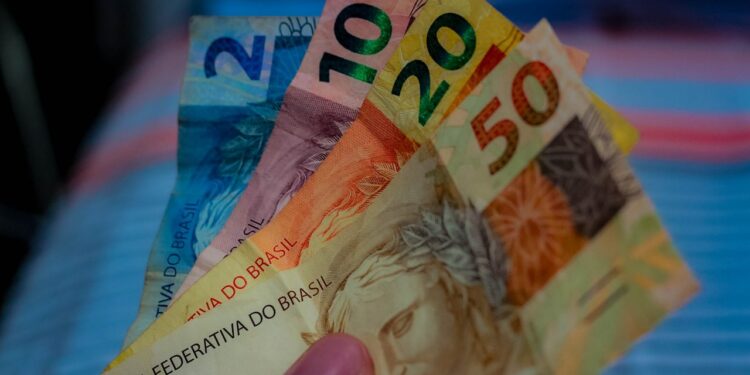 Governo de RO injeta cerca de R$ 224 milhões na economia com pagamento da primeira parcela do 13º salário