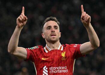 Pessoas se entregam a Jesus em homenagem a Diogo Jota