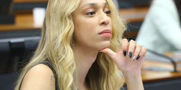 Erika Hilton precisa explicar despesas à Justiça e pastor critica