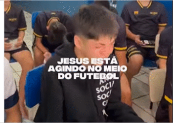 União de times rivais para estudo bíblico surpreende