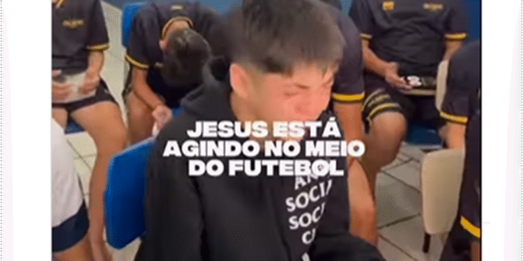 União de times rivais para estudo bíblico surpreende