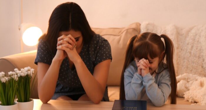 Evangélicas têm mais filhos do que mulheres de outras religiões, revela IBGE