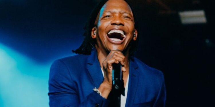 Mais dois homens dizem ter sido abusados por Michael Tait