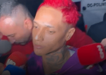 Oruam se entrega à polícia “abatido” e pede desculpas após indiciamento por associação ao tráfico