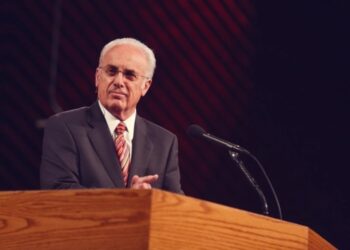 John MacArthur, renomado pastor e professor da Bíblia, morre aos 86 anos